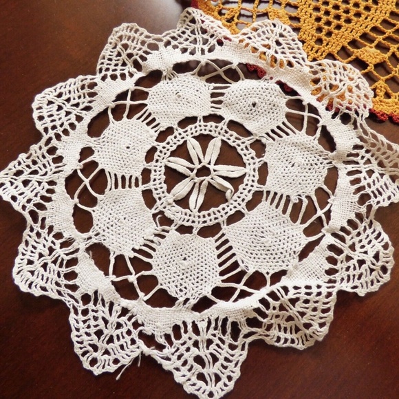 VTG lot of 4 Table Doily Lace Center Mat Dresser hand crochet White Orange - Picture 3 of 8